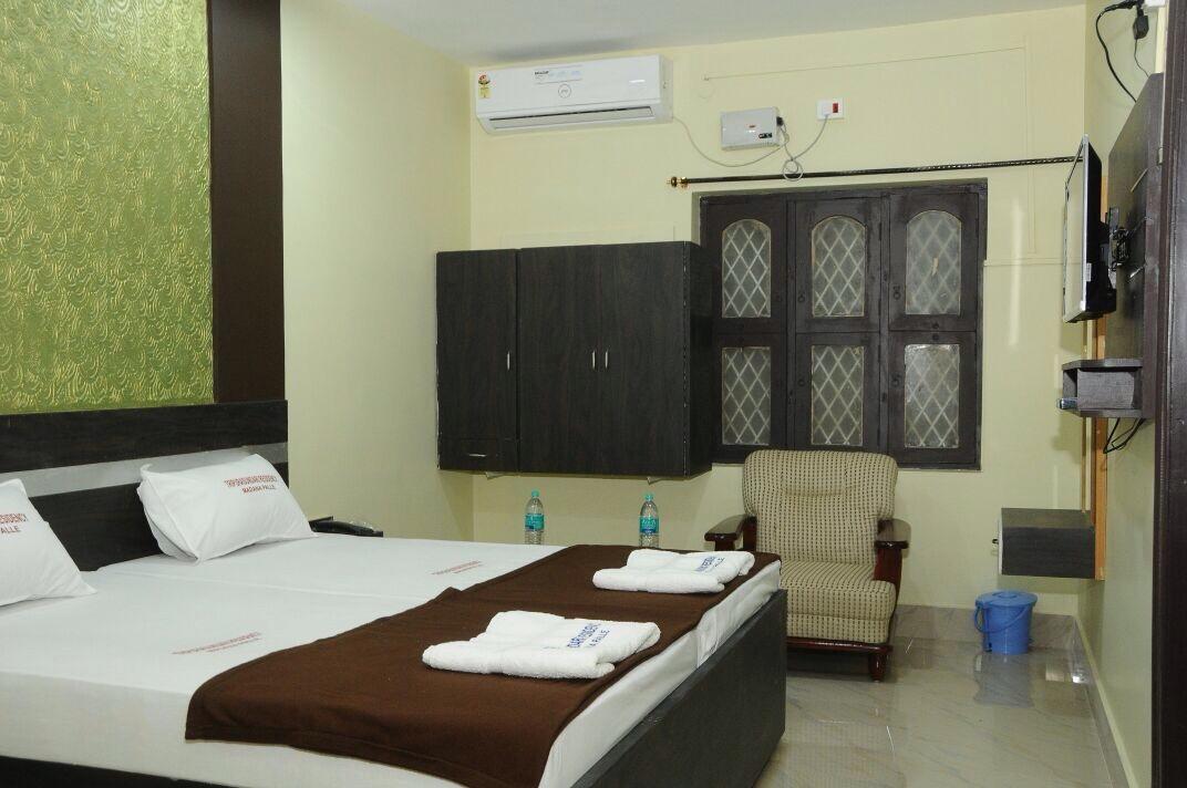 Tripura Sundari Residency Hotell Madanapalle Eksteriør bilde