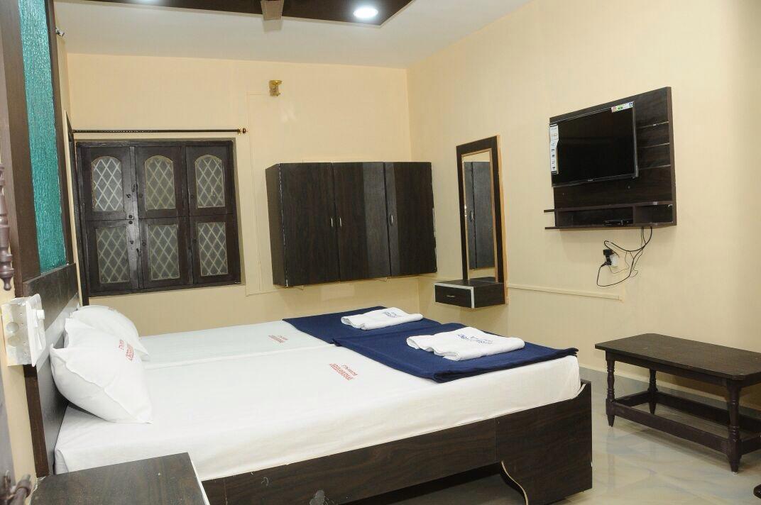 Tripura Sundari Residency Hotell Madanapalle Eksteriør bilde