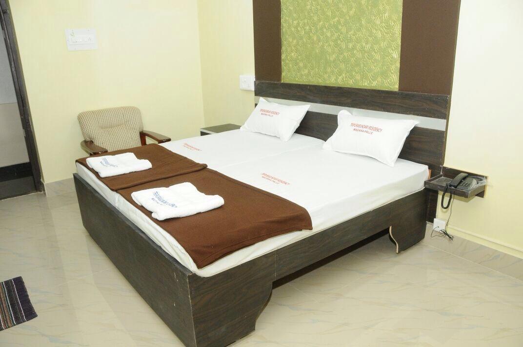 Tripura Sundari Residency Hotell Madanapalle Eksteriør bilde