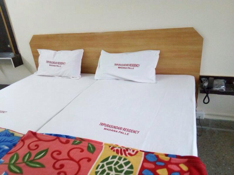 Tripura Sundari Residency Hotell Madanapalle Eksteriør bilde